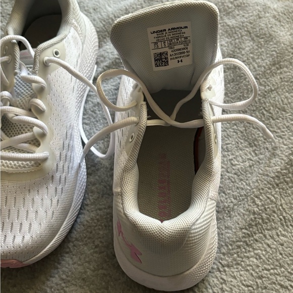 Womens tennis shoes🌸 - Picture 4 of 4